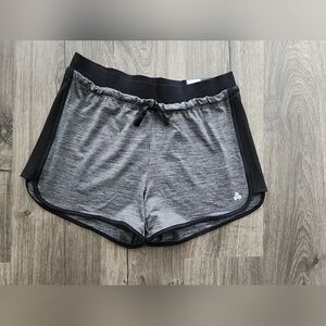 Women's active midrise shorts size M by Tek Gear NWT